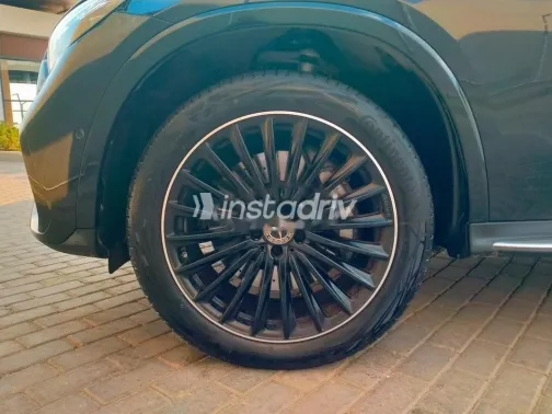 مرسيدس GLC 200 2023 أسود مستعملة للبيع - 4