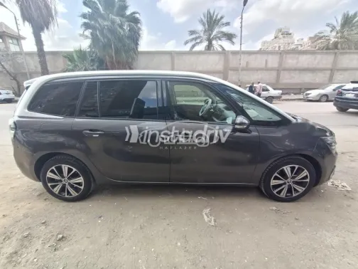 Citroën C4 Grand Picasso 2019 Gray Used for Sale - 3