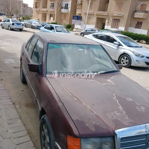 مرسيدس E 200 1986 أبيض مستعملة للبيع - 1