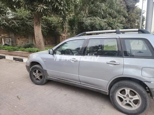 ميتسوبيشي اوت لاندر 2004 أبيض مستعملة للبيع - 3