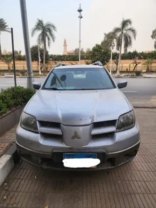 ميتسوبيشي اوت لاندر 2004 أبيض مستعملة للبيع