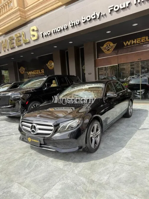 مرسيدس E 180 2019 أسود مستعملة للبيع - 1