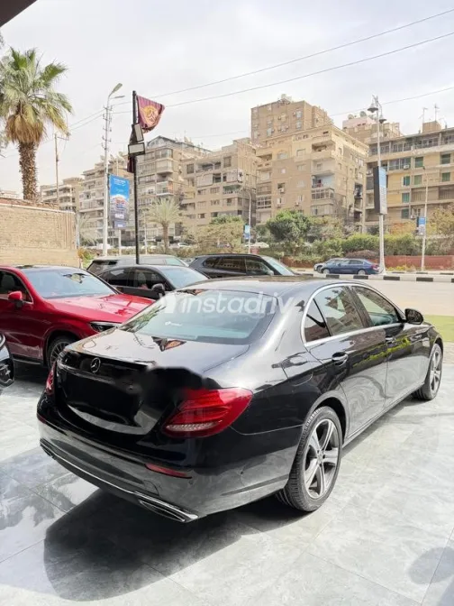 مرسيدس E 180 2019 أسود مستعملة للبيع - 2