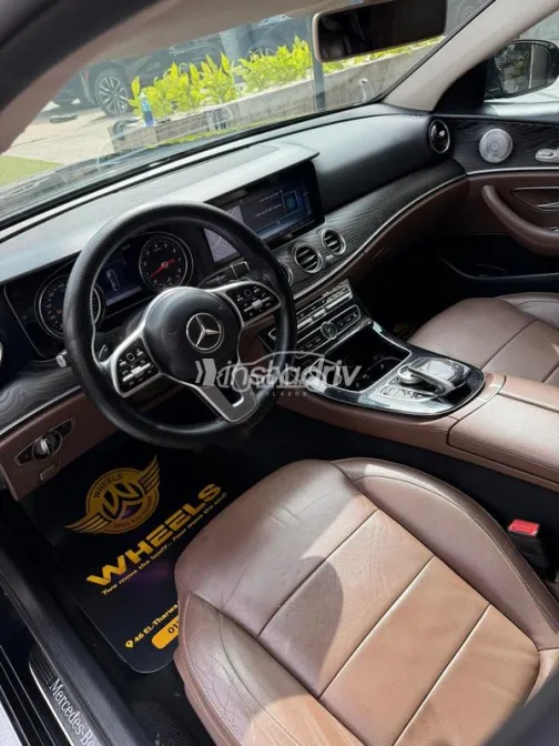 مرسيدس E 180 2019 أسود مستعملة للبيع - 4