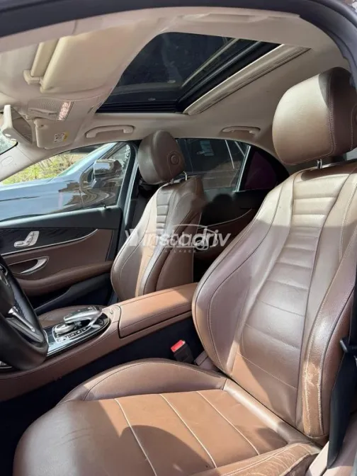 مرسيدس E 180 2019 أسود مستعملة للبيع - 5