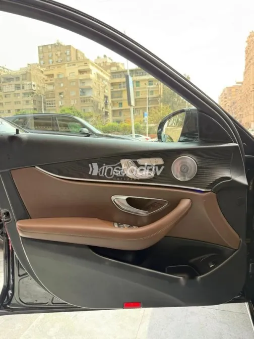 مرسيدس E 180 2019 أسود مستعملة للبيع - 6