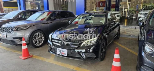 مرسيدس C 180 2020 أسود مستعملة للبيع - 1