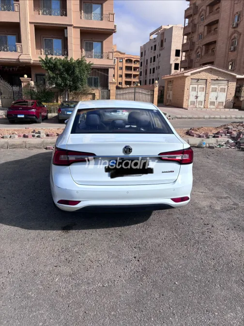 ام جى 5 2022 أبيض مستعملة للبيع - 2