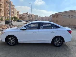 ام جى 5 2022 أبيض مستعملة للبيع