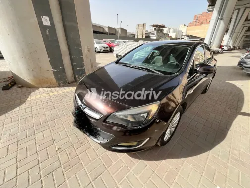 اوبل أسترا 2013 أبيض مستعملة للبيع - 3