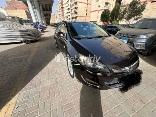 اوبل أسترا 2013 أبيض مستعملة للبيع - 8