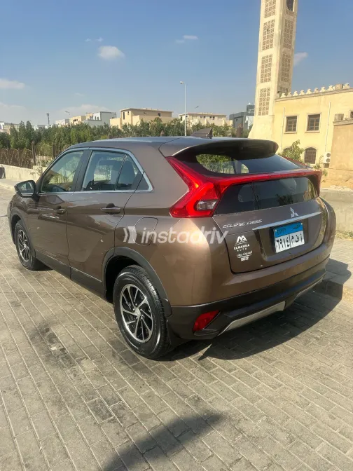 ميتسوبيشي اكليبس 2021 أبيض مستعملة للبيع - 1