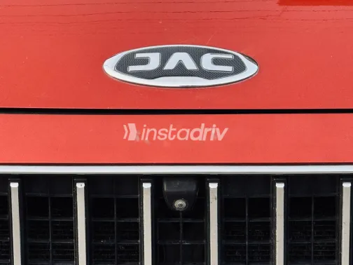 جاك J7 2022 أحمر غامق مستعملة للبيع - 7