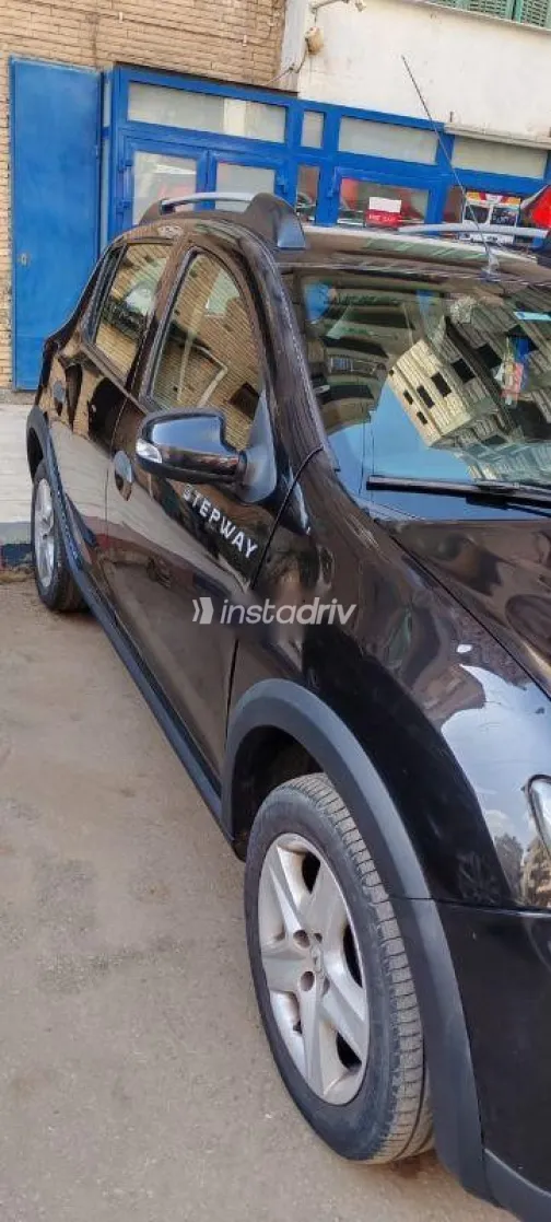 رينو سانديرو  ( ستيب  واى ) 2016 أسود مستعملة للبيع - 4