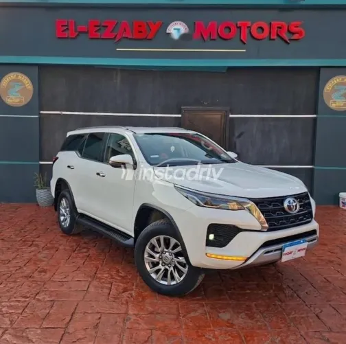 Toyota Fortuner 2023 White Used for Sale - 1