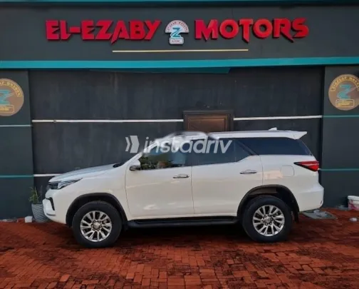 Toyota Fortuner 2023 White Used for Sale - 3