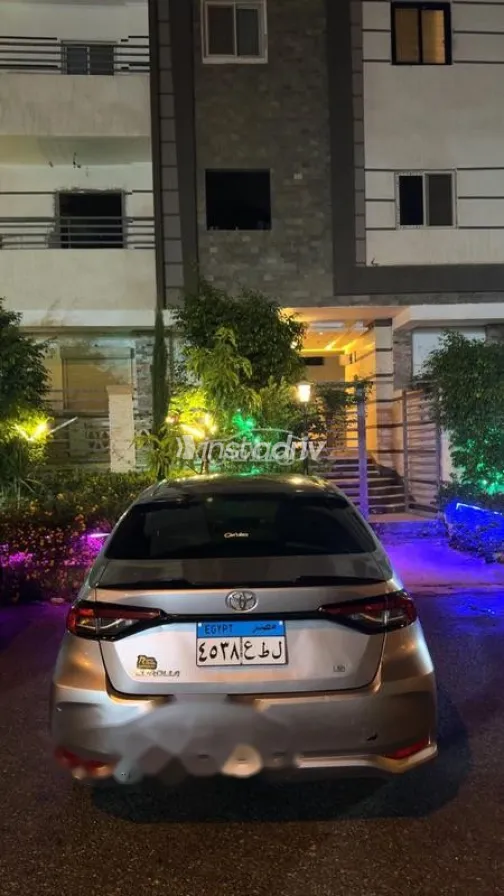 تويوتا كورولا 2019 أبيض مستعملة للبيع - 5