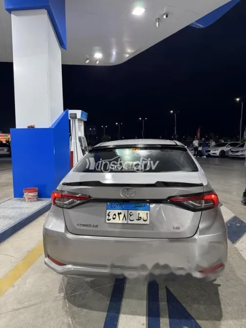تويوتا كورولا 2019 أبيض مستعملة للبيع - 6