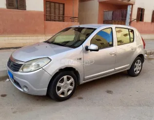 رينو سانديرو 2013 فضي مستعملة للبيع