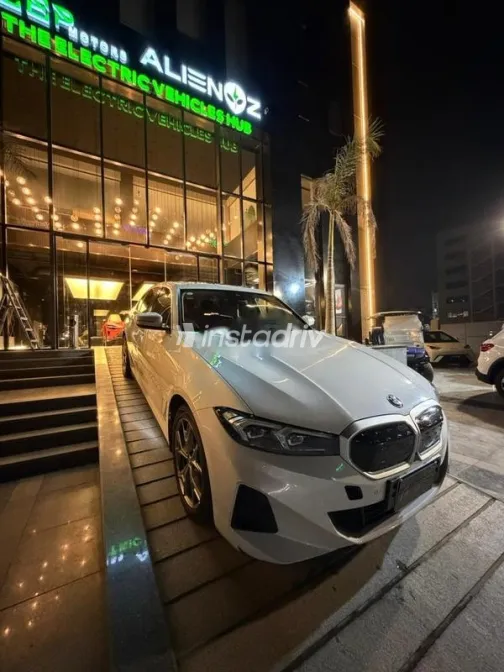 بي ام دبليو I3 2023 أبيض مستعملة للبيع - 2