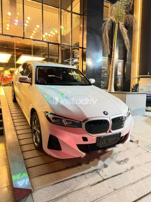 بي ام دبليو I3 2023 أبيض مستعملة للبيع - 5
