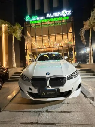 بي ام دبليو I3 2023 أبيض مستعملة للبيع