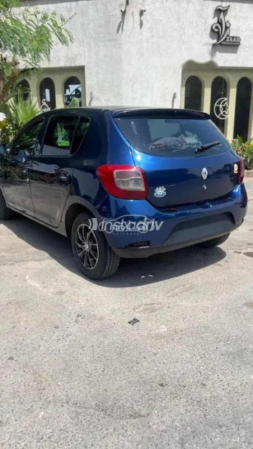 رينو سانديرو 2016 أزرق غامق مستعملة للبيع - 4