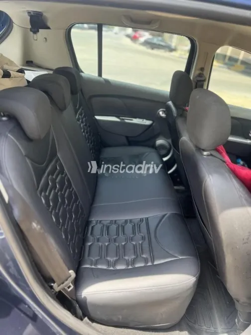 رينو سانديرو 2016 أزرق غامق مستعملة للبيع - 7