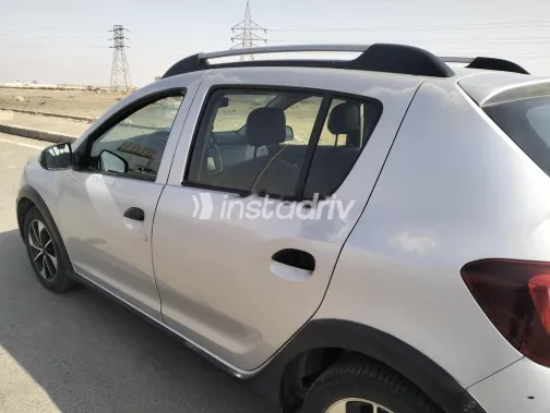 رينو سانديرو  ( ستيب  واى ) 2016 فضي مستعملة للبيع - 3