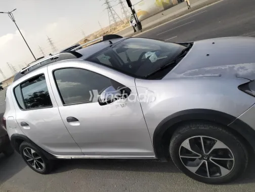 رينو سانديرو  ( ستيب  واى ) 2016 فضي مستعملة للبيع - 4