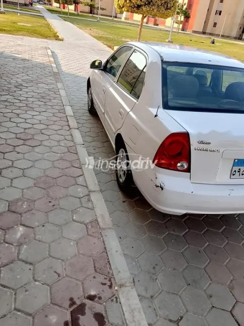 Hyundai Verna 2014 White Used for Sale - 10