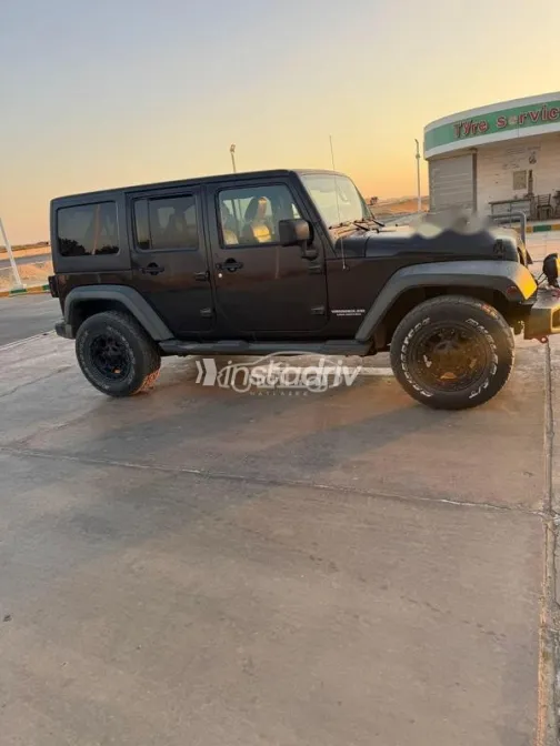 جيب رانجلر 2012 أسود مستعملة للبيع - 1