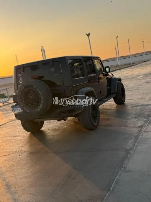 جيب رانجلر 2012 أسود مستعملة للبيع - 2