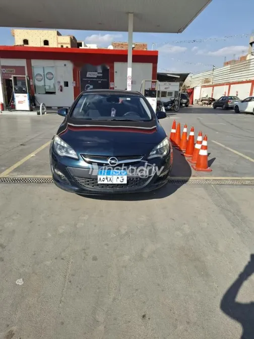 اوبل أسترا 2016 أبيض مستعملة للبيع - 1