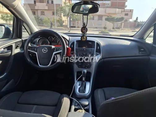 اوبل أسترا 2016 أبيض مستعملة للبيع - 6