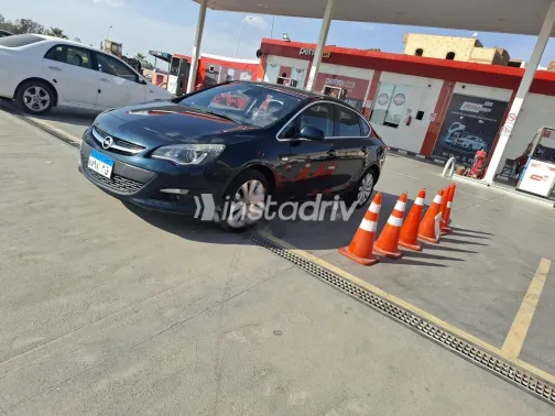 اوبل أسترا 2016 أبيض مستعملة للبيع - 7