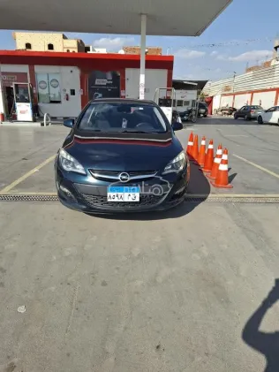 اوبل أسترا 2016 أبيض مستعملة للبيع