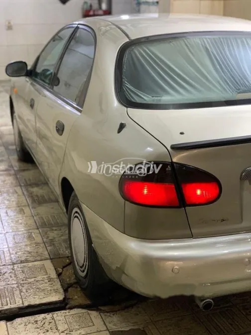 دايو لانوس 1999 ذهبي مستعملة للبيع - 3