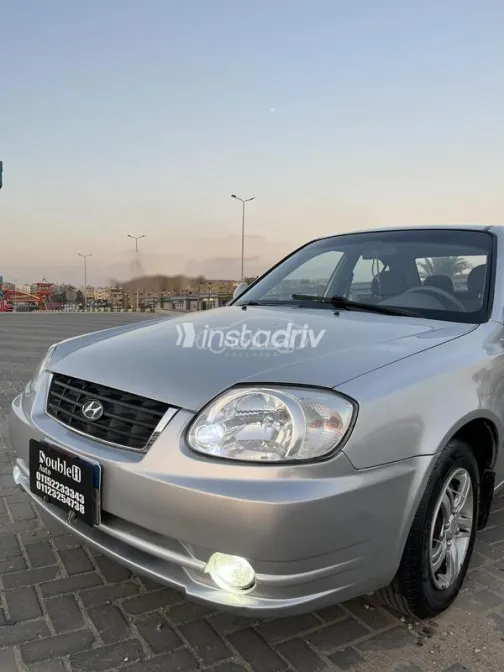 Hyundai Verna 2012 Silver Used for Sale - 4