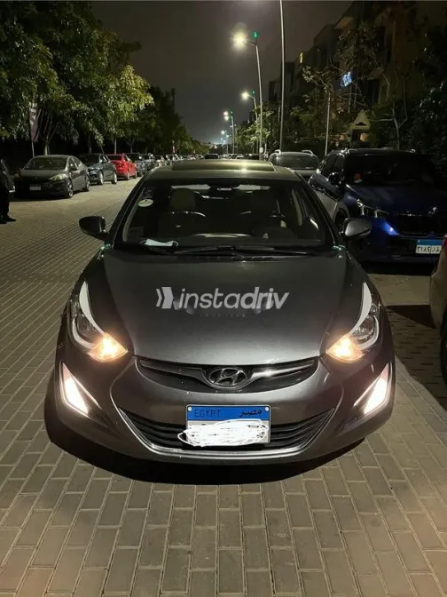 هيونداي إلنترا 2016 أبيض مستعملة للبيع - 1