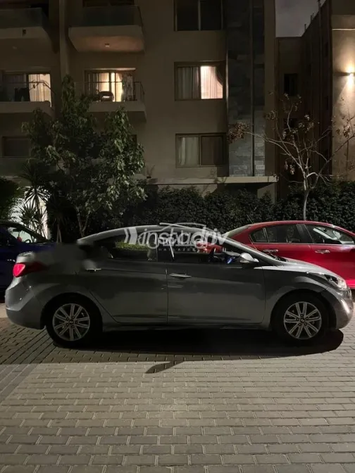 هيونداي إلنترا 2016 أبيض مستعملة للبيع - 3