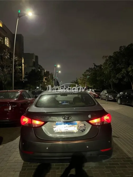 هيونداي إلنترا 2016 أبيض مستعملة للبيع - 5