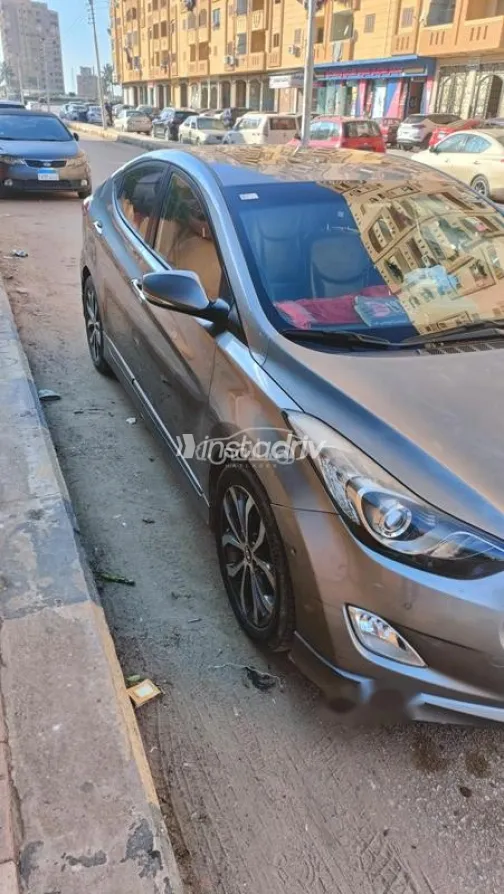 هيونداي افانتي 2013 رمادي غامق مستعملة للبيع - 3