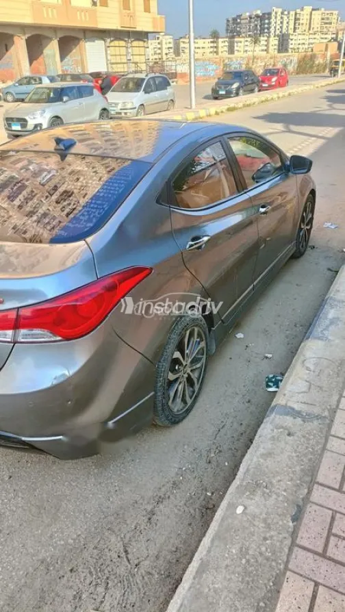 هيونداي افانتي 2013 رمادي غامق مستعملة للبيع - 4