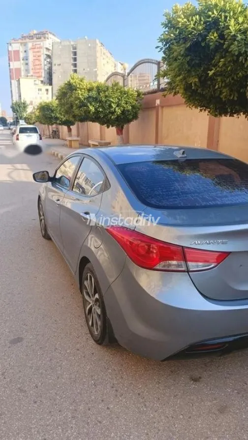 هيونداي افانتي 2013 رمادي غامق مستعملة للبيع - 7