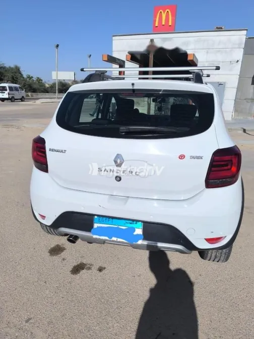 Renault Sandero Step Way 2023 White Used for Sale - 9