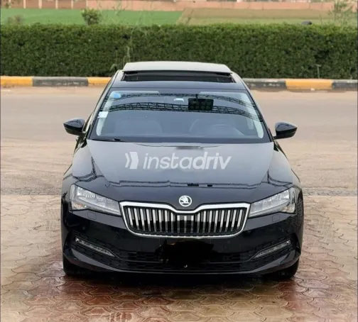 سكودا سوبيرب 2022 أسود مستعملة للبيع - 1