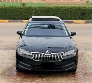 سكودا سوبيرب 2022 أسود مستعملة للبيع