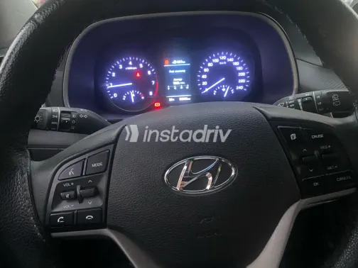 Hyundai Tucson 2021 White Used for Sale - 10