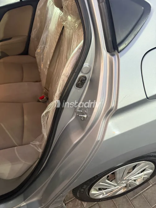 هوندا سيتى 2019 أبيض مستعملة للبيع - 6